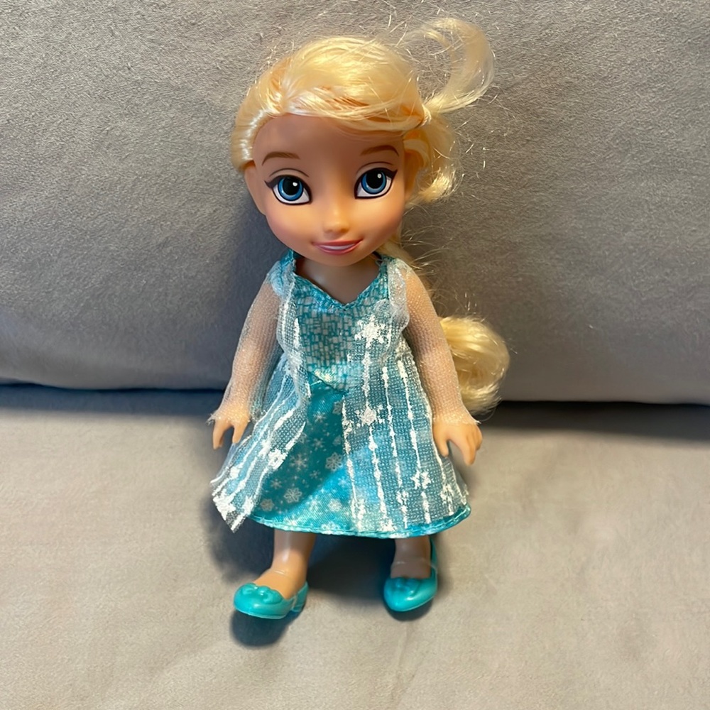Disney Princess Elsa from Frozen Movie